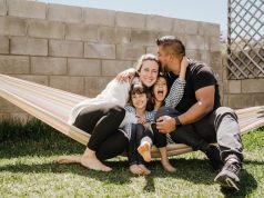 Naviguer l’Adolescence: 7 Conseils Parentaux pour Renforcer le Lien Familial parents